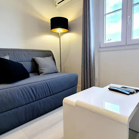 Charming One-bedroom Flat On Rue Hoche *