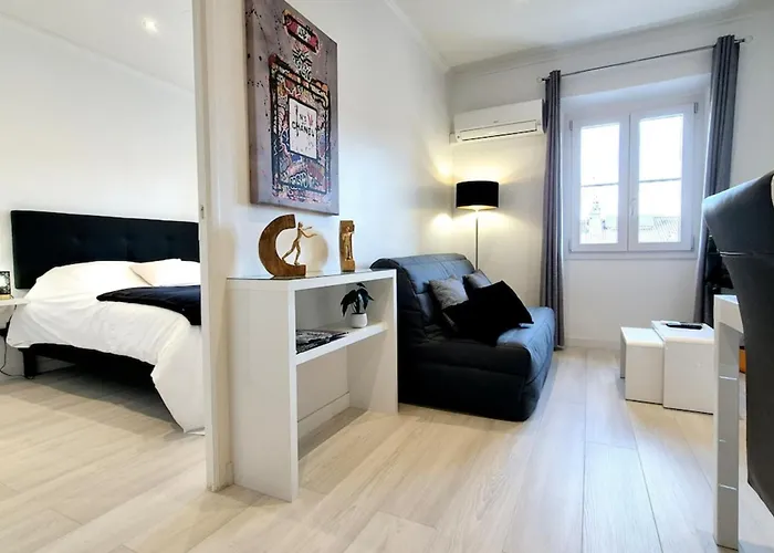 Apartamento Charming One-bedroom Flat On Rue Hoche *