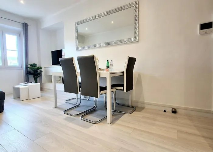 Charming One-bedroom Flat On Rue Hoche