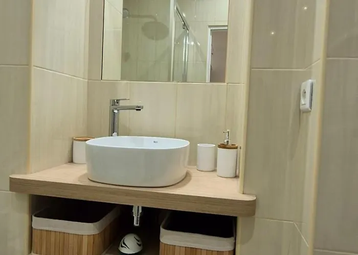 Charming One-bedroom Flat On Rue Hoche