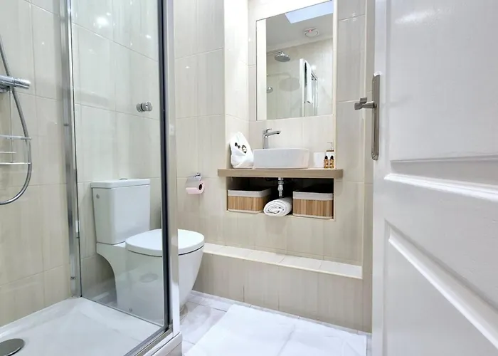 Charming One-bedroom Flat On Rue Hoche