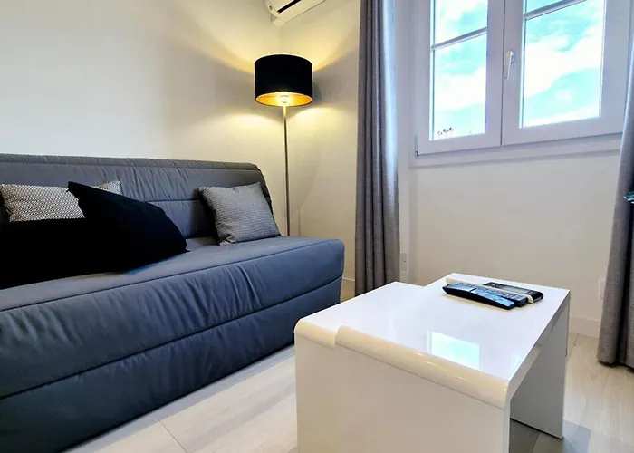 Charming One-bedroom Flat On Rue Hoche * Cannes