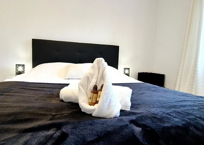 Charming One-bedroom Flat On Rue Hoche *