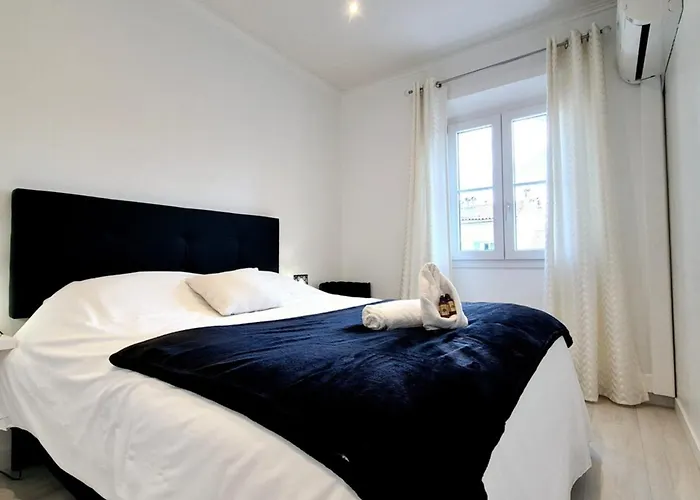 Apartamento Charming One-bedroom Flat On Rue Hoche Cannes