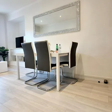 Charming One-bedroom Flat On Rue Hoche