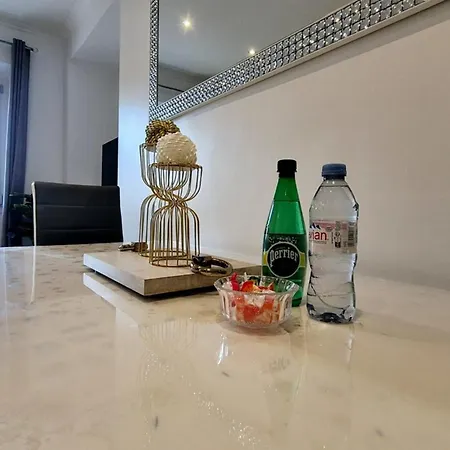 Charming One-bedroom Flat On Rue Hoche Διαμέρισμα Κάννες