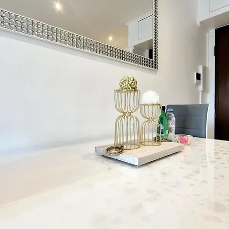 Charming One-bedroom Flat On Rue Hoche * Κάννες