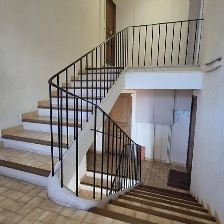 Charming One-bedroom Flat On Rue Hoche Lejlighed *