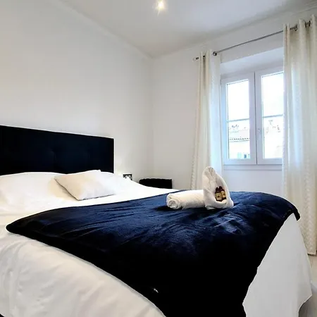 Daire Charming One-bedroom Flat On Rue Hoche Cannes