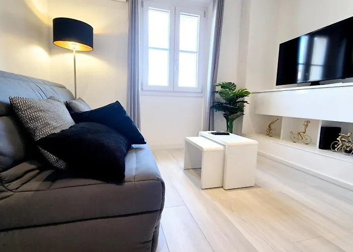 Charming One-bedroom Flat On Rue Hoche *